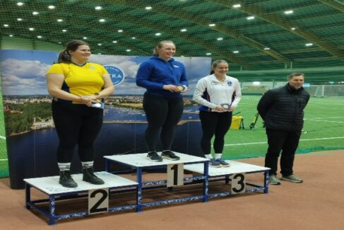 Sanni Kuparinen kiekon hallimestariksi